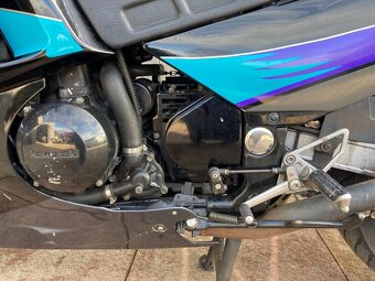 motorka Kawasaki GPX 600 R - 4