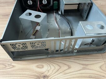 Netrack server case mini-ITX/microATX/ATX - 4