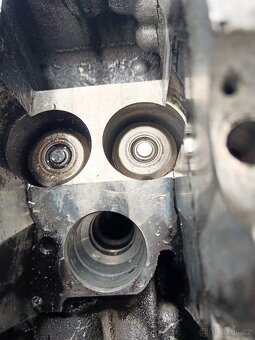Hlava vw T5 2.5 tdi BNZ BPC - 4