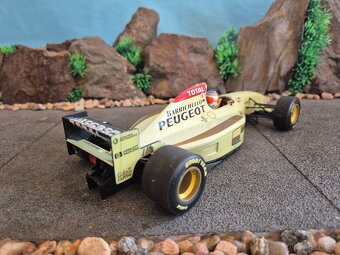 Prodám model formule F1 1:18 Jordan Peugeot - 4