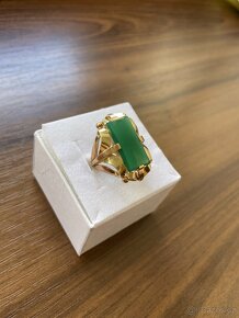 Zlatý prsten se zeleným kamenem - 4