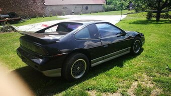 Pontiac Fiero V6 2,8 GT manuál - 4