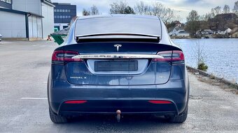 Tesla Model X - 4