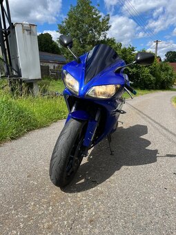 Yamaha R1 - 4