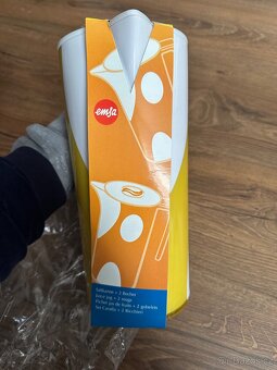 Sada džbán 2 litry + 2 poháry - 4