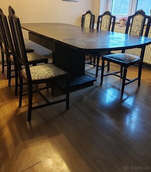 Jídelní stůl ze dřevěného masivu s 6 židlemi - 4