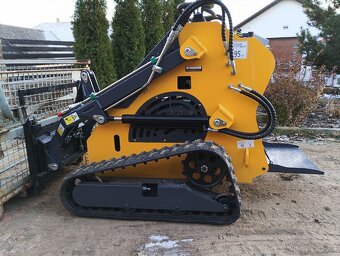 Pásový smykový nakladač - 4