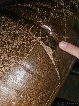 Prodám kožený gauč a dvě křesla. - 4