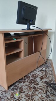 Počítačový stůl a otočné křeslo - 4