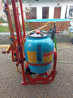 neseny postřikovač P-329/4 - 4