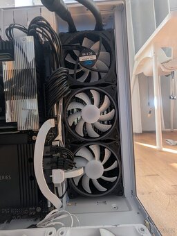Machine learning desktop Threadripper 7970X s 64 vlákny - 4