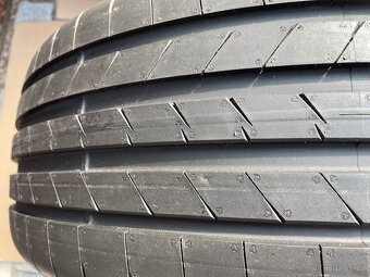 NOVÁ ORIGINÁL R18 SADA ŠKODA SUPERB III 235/45/18 R.V. 2024 - 4