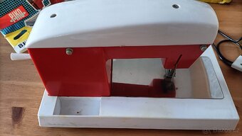 Dětský šicí stroj - 4
