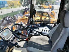 Kolový nakladač JCB 426e HT Agri - 4