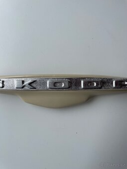 Madlo zadní kapoty Škoda Spartak Octavia Felicia - 4