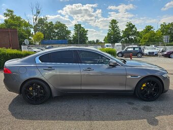JAGUAR XE 2017 2.0D 132kW,VÝHŘEVY,NAVI,TEMPOMAT,SERVISKA - 4