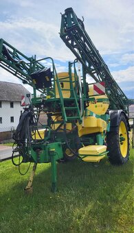 postřikovač John Deere 840 - 4