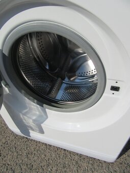 Nabízím pračku Indesit. přední plnění na 6 kg prádla. Plně f - 4