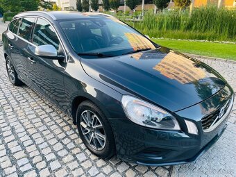 Volvo V60 2.0D 120KW 5VALEC AUTOMAT SENZORY VÝHŘEV R-DESIGN - 4