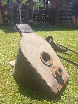 Židle, měch a chomout - 4