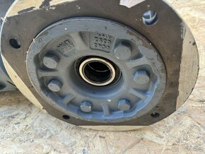 ELEKTROMOTOR S PREVODOVKOU 125 ot/min - 4