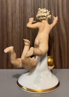 Keramická soška CHLAPEČCI S MÍČEM - 4