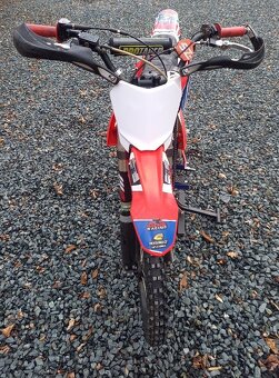 Dva pitbike s motorem Daytona a s motorem Stomp Detroit 170 - 4