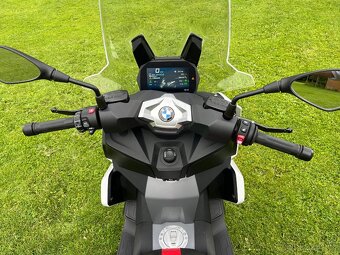 BMW C400X pouze 3800km Dph - 4