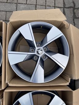 ORIGINÁL Alu Škoda NIVALIS R17, 5x112 - ZÁNOVNÍ - 4