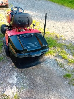 Prodám zahradní sekací traktor MTD + příslušenství - 4