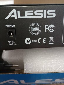 lampový předzesilovač ALESIS - 4