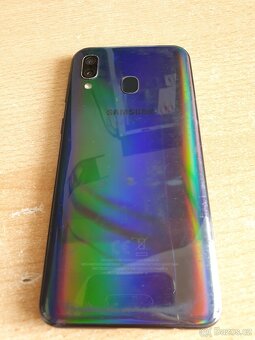 Funkční Samsung A40 bez nabíječky. - 4