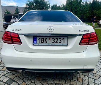 MERCEDES E300 170KW AUTOMAT-KUŽE-NAVI-LED-KAMERA-DPH-ČR - 4