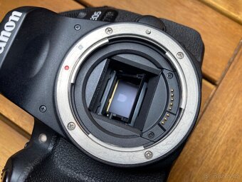 Canon EOS 77D, Objektivy 15-85 mm, 35 mm - 4