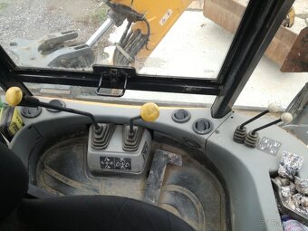 Traktorbagr Terex - 4