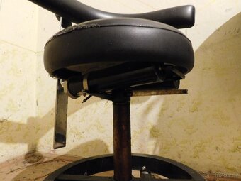 Zdravotnická židle Chirana, otočná, pístová (vzduchová) - 4