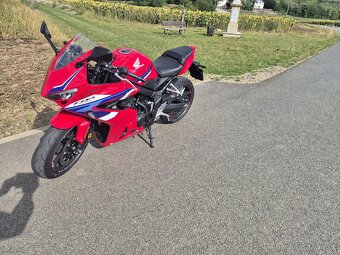 Honda CBR 650r - 4