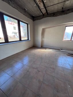 Pronájem budovy 1 950 m² - 4