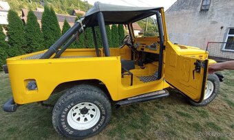 TOYOTA LAND CRUISER FJ40 - 4