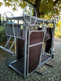 Fixační klec pro skot - 4