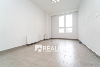 Na prodej obchodní prostor o velikosti 832m2 v centru Karvin - 4