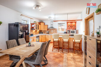 Prodej rodinného domu, 5+1 a 1+kk, 300 m², Pištín - 4