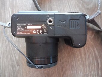 Panasonic Lumix DMC-FZ7 - 4