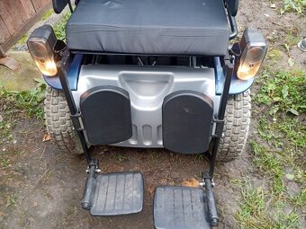 Prodám elektrický invalidní vozík funkční - 4