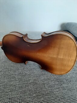 Housle 4/4 - 4
