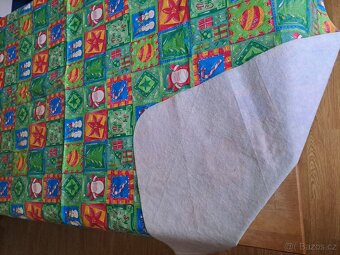 Vánoční ubrou omyvatelný. Zdarma k nákupu podstavec - 4