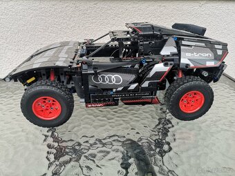LEGO® Technic Audi RS Q e-tron 42160 - 4