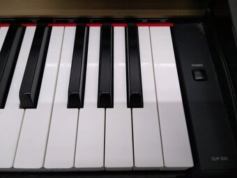 Yamaha Clavinova CLP 320 - 4