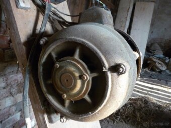 starý elektromotor - 4