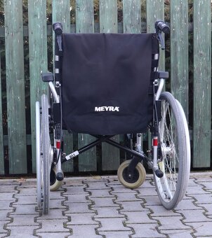 046-Mechanický invalidní vozík Meyra. - 4